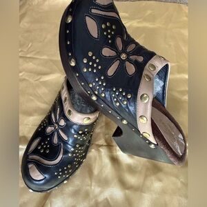 Isabella Fiore Beaded/Flower Leather Platform  Clog Made In Italy Women 9M
